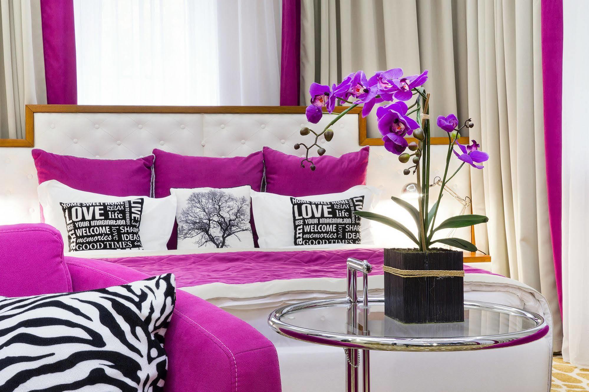 Mirax Sapphire Boutique Hotel Kharkiv Bagian luar foto