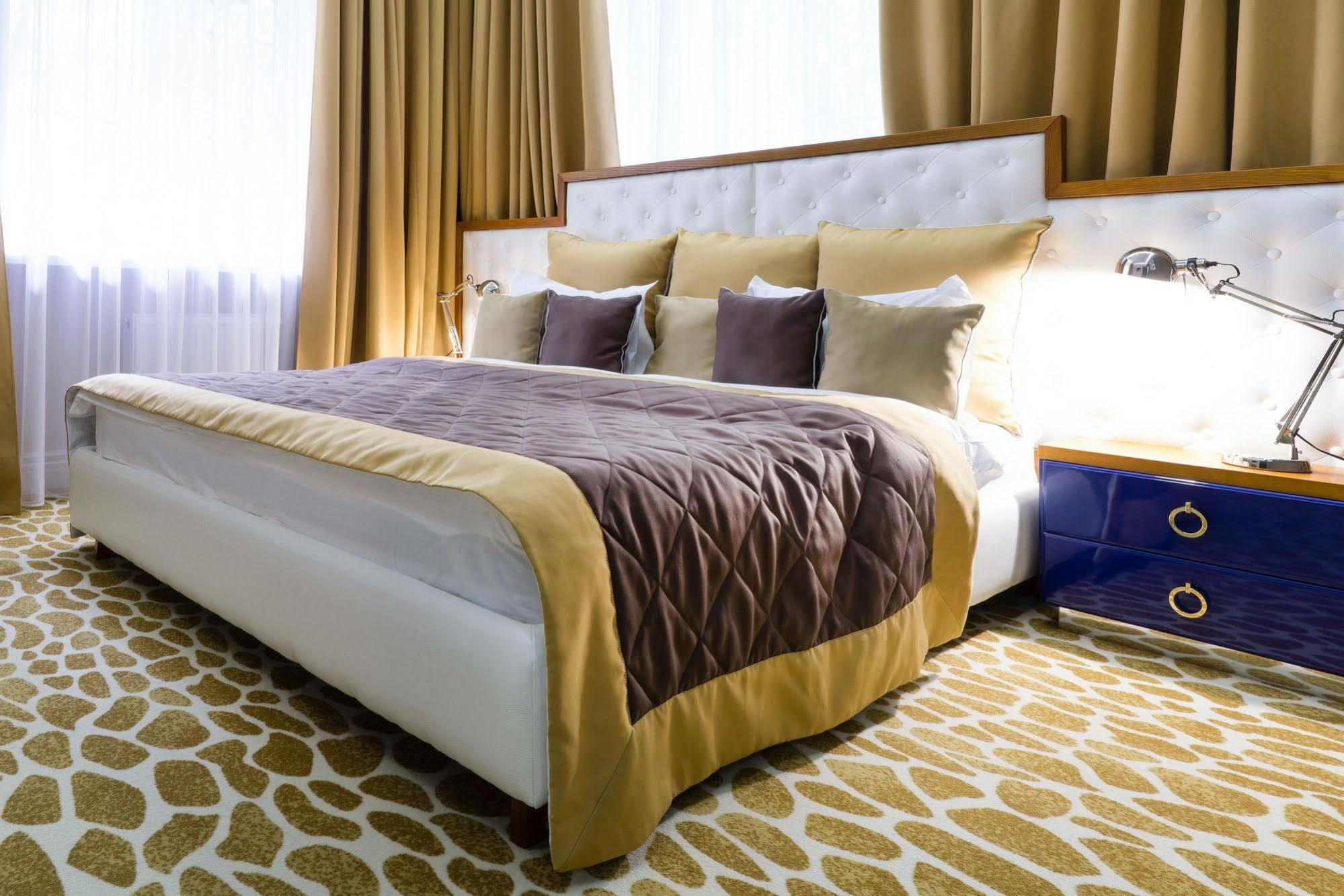 Mirax Sapphire Boutique Hotel Kharkiv Bagian luar foto