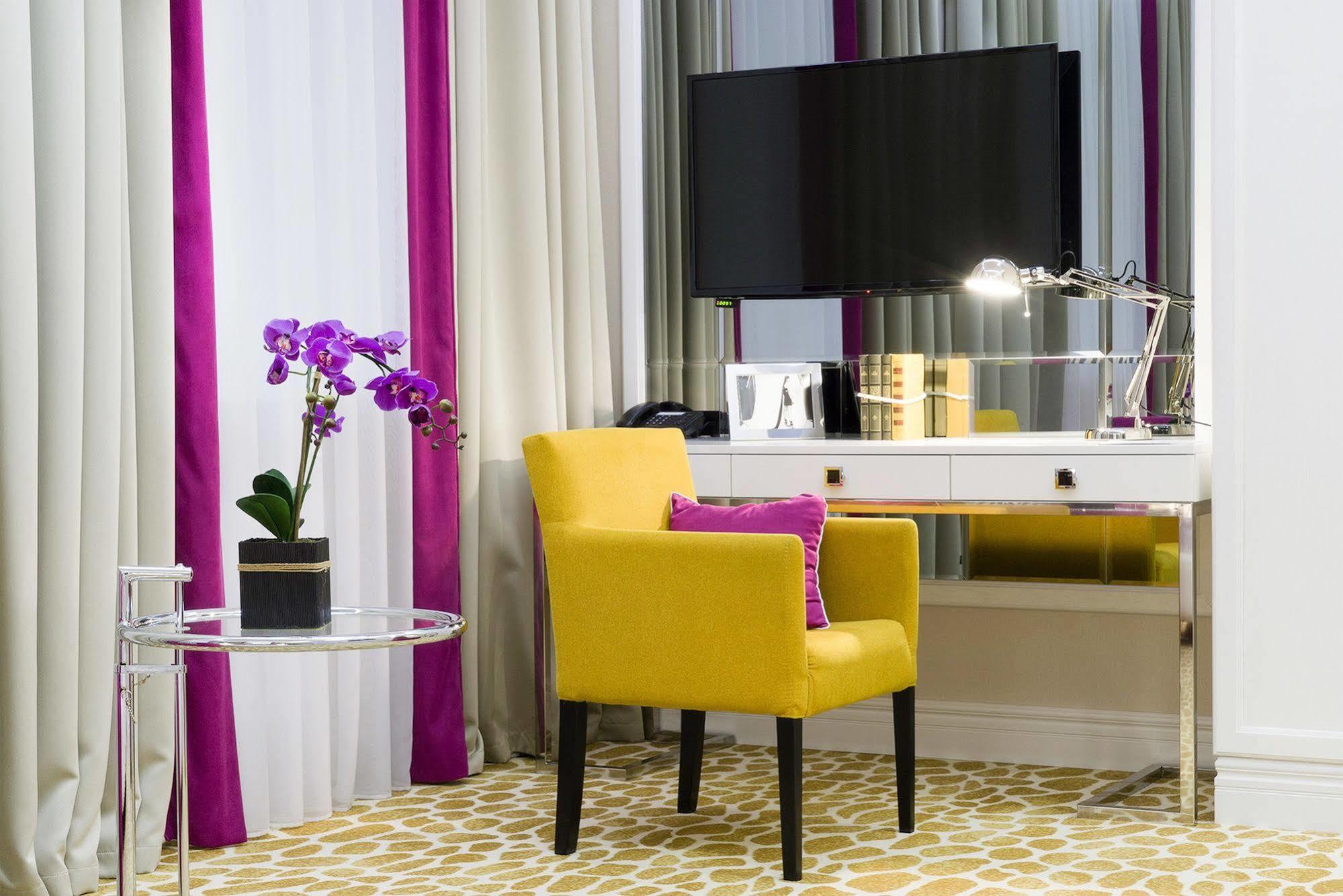 Mirax Sapphire Boutique Hotel Kharkiv Bagian luar foto